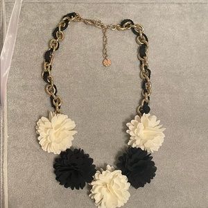 Flower necklace with adjustable chain